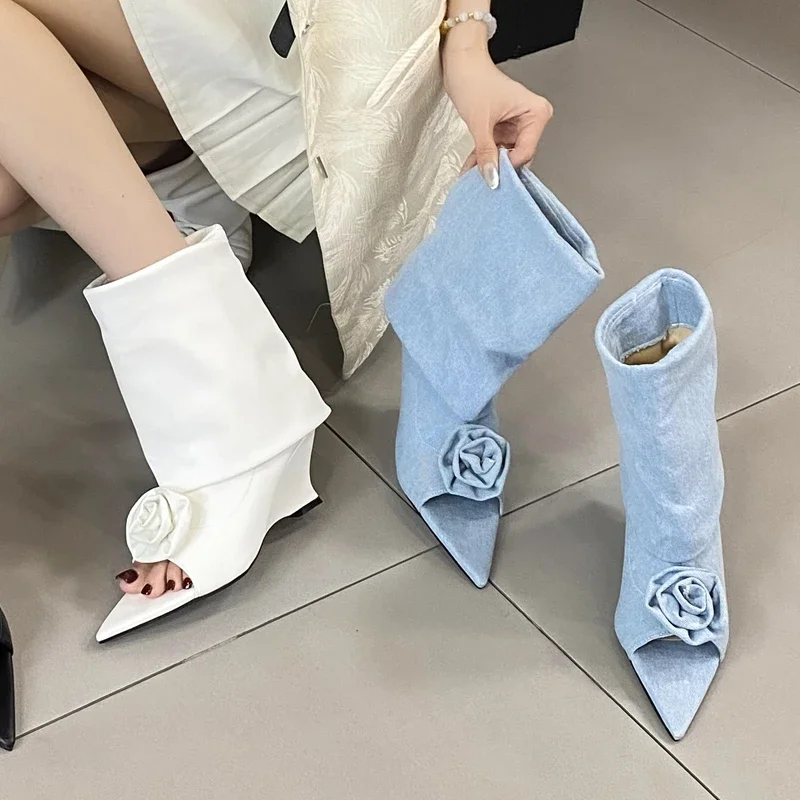Street Fashion Denim - รองเท้าบู้ทข้อเท้าผู้หญิงหัวแหลมลายดอกไม้ดีไซน์สไตล์สตรีทแฟชั่นรองเท้าส้นตึก