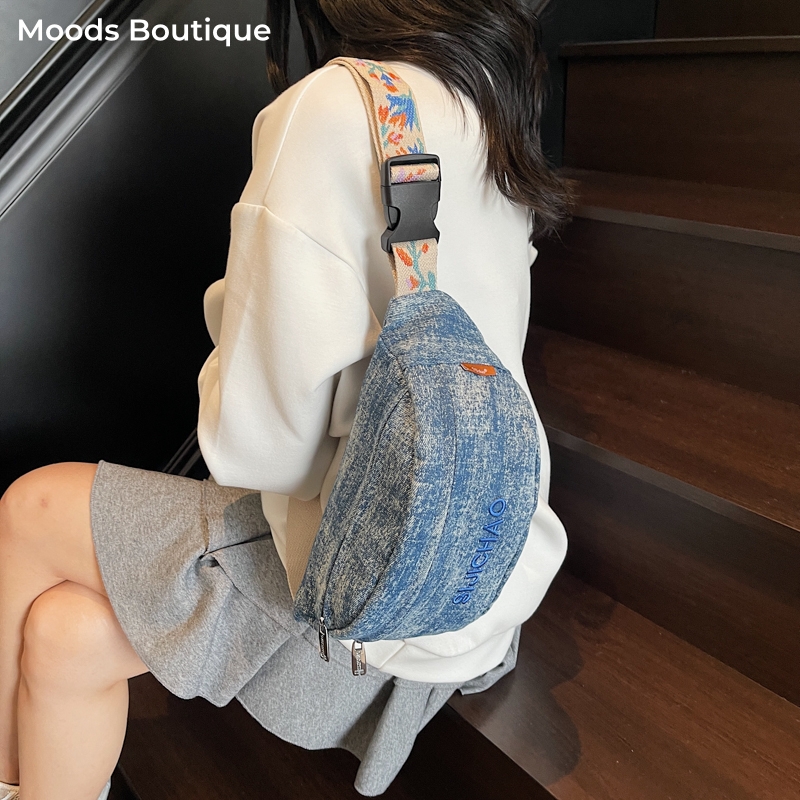 Street Fashion Trend 2025 - กระเป๋าคาดอกสีน้ำเงินเดนิมสำหรับผู้หญิง 2025 แฟชั่นล่าสุด กระเป๋าสะพายข้างลำลอง สไตล์สตรีท สปอร์ต