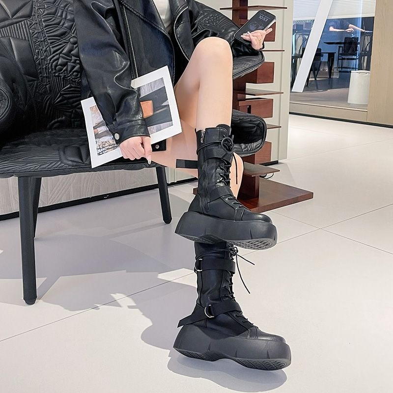 รองเท้าบูทหุ้มข้อหนังสีดำแบบผู - Street Fashion Trend 2025 บทวิจารณ์และราคา